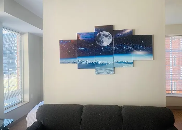 King Size Studio In Heart Of Downtown