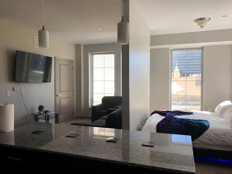 King Size In Heart Of Downtown