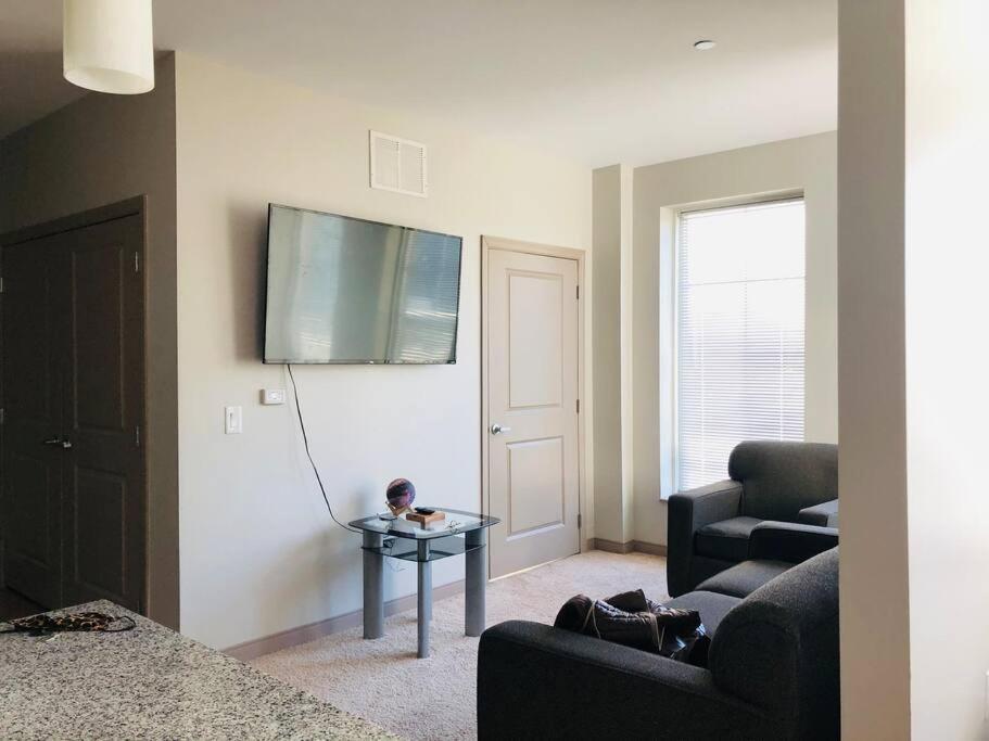 King Size In Heart Of Downtown Apartment Columbus
